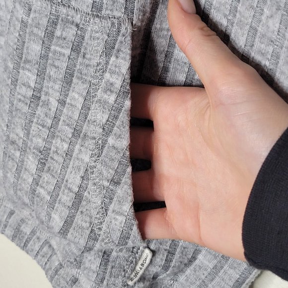 PICK 3 FOR $20 Billabong Ribbed Cropped Pullover Gray Hoodie Pocket/Pouch Size M - Picture 4 of 7